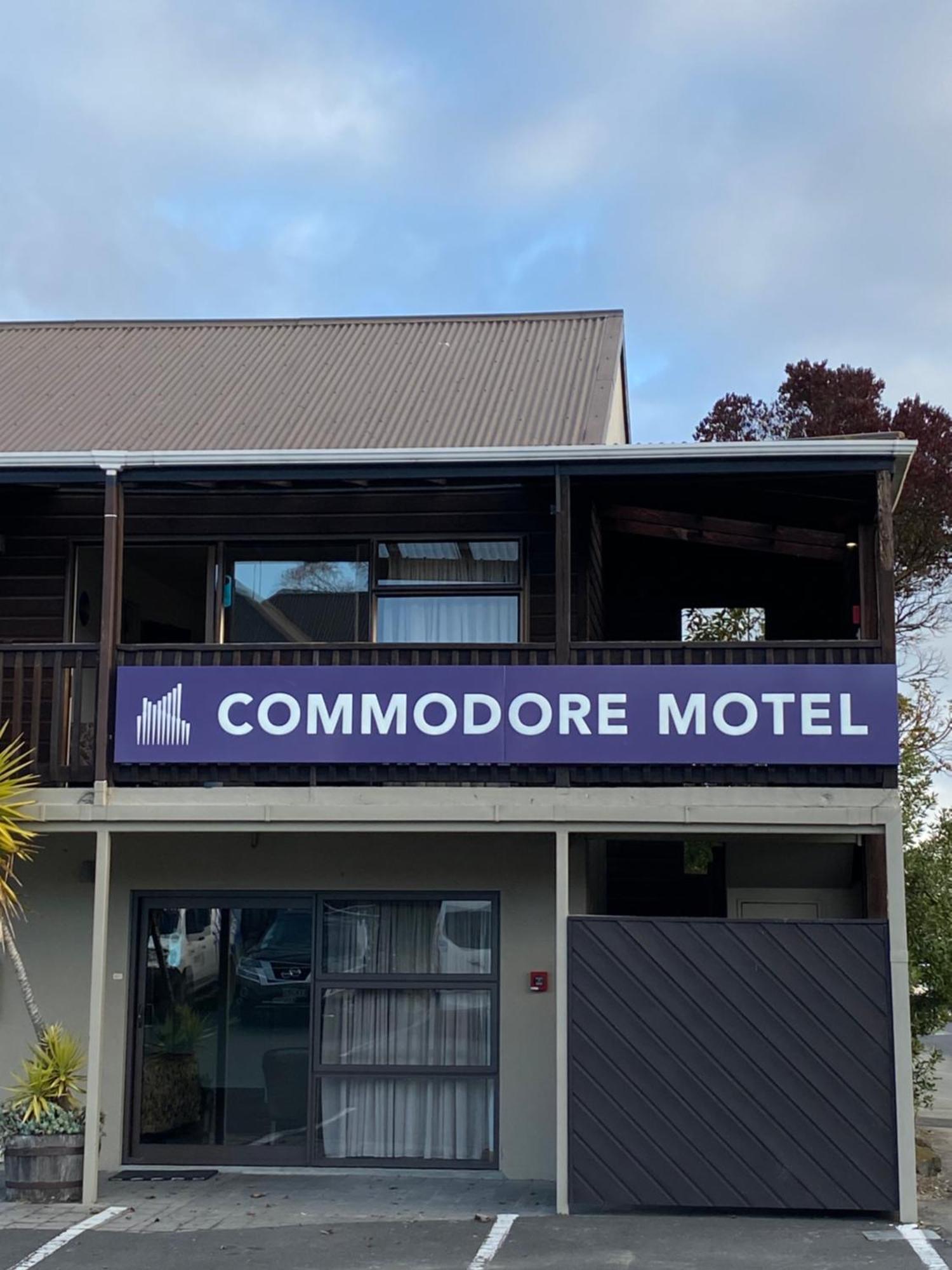 Commodore Motel Dunedin Exterior foto